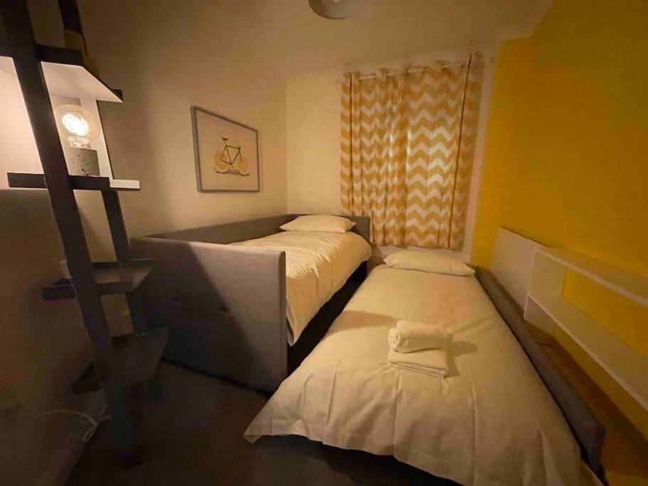 East Walls Apartment Chichester Esterno foto