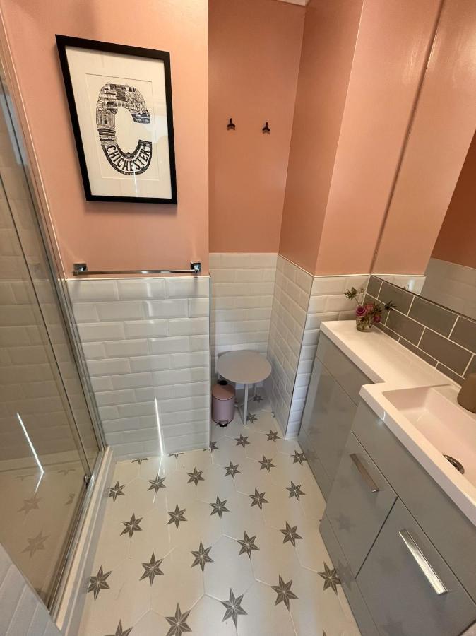 East Walls Apartment Chichester Esterno foto